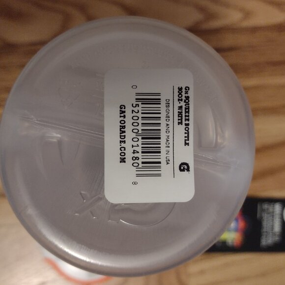 New with tags Gatorade Big 10 Bottle and New Gatorade Towel - Picture 7 of 14